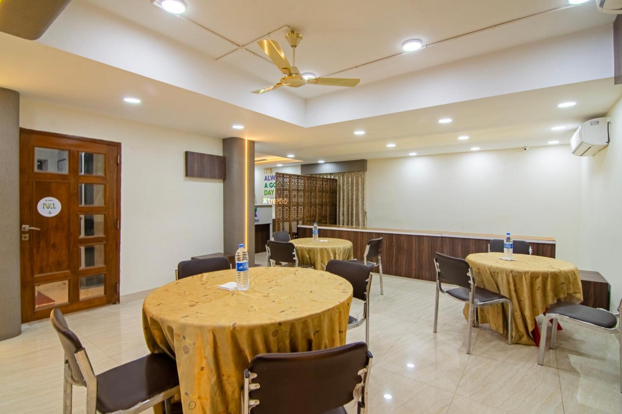 Treebo Petals Banquet & Suites - Kolkata Eksteriør bilde